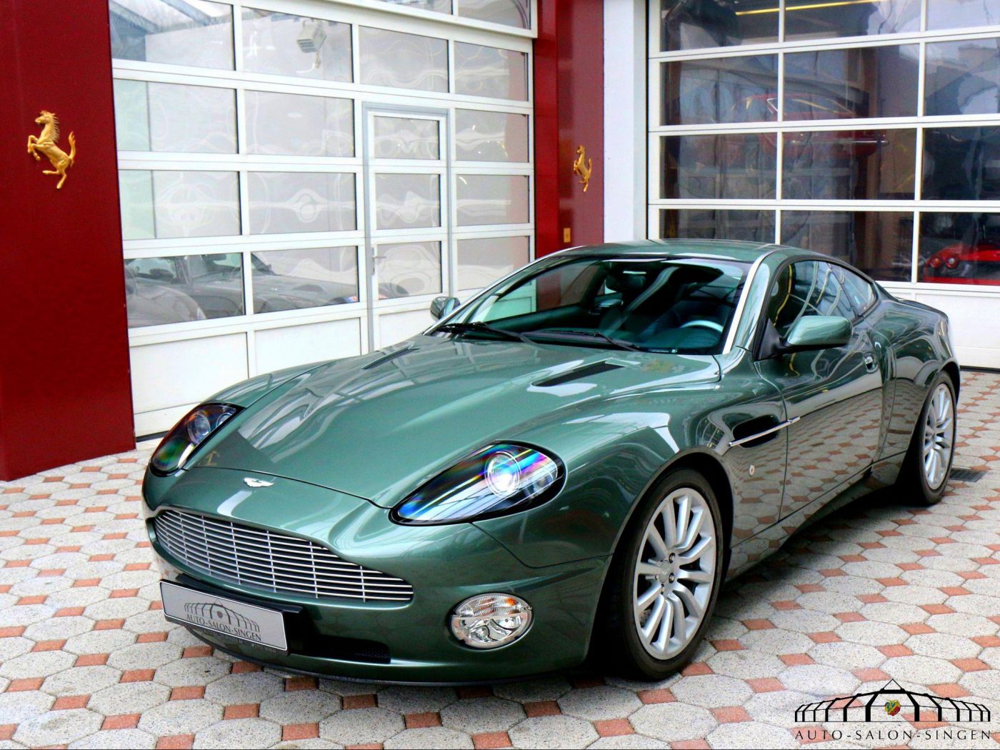 Aston Martin Vanquish Р·РµР»РµРЅС‹Р№