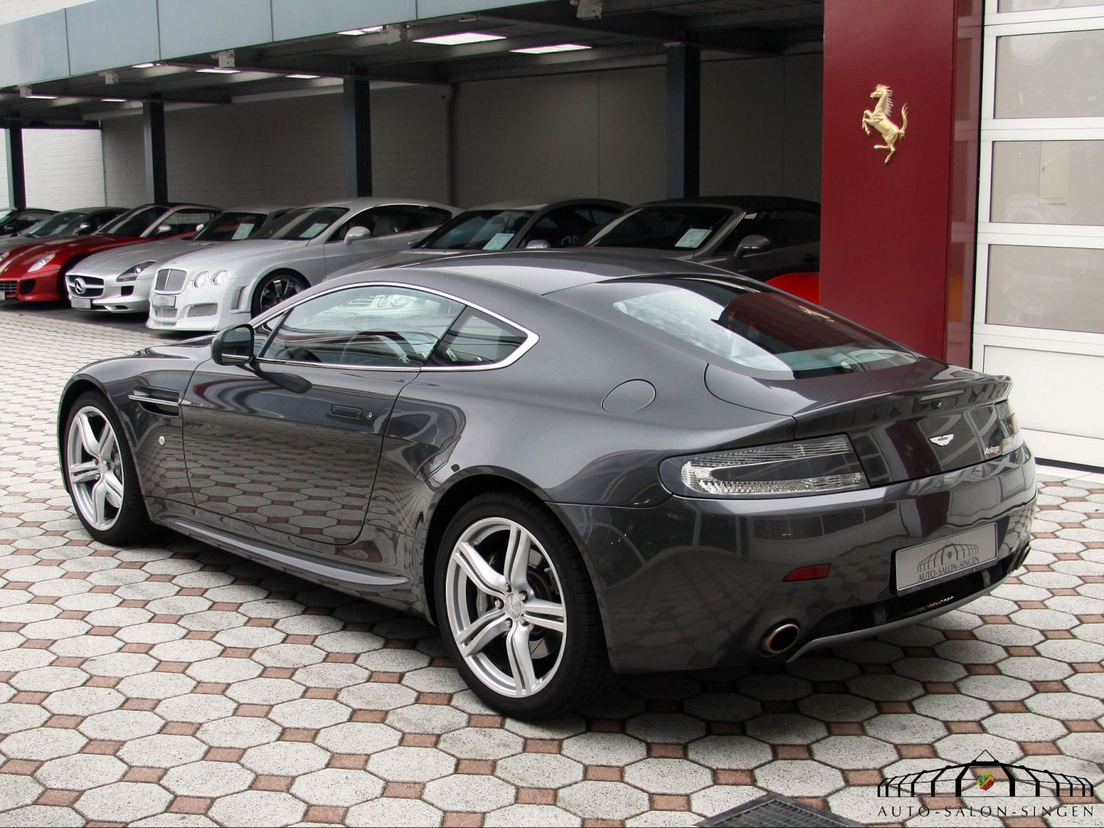 Aston Martin V8 Vantage Coupe Coupé - Auto Salon Singen