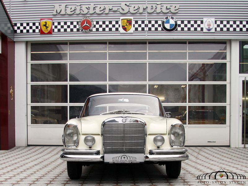 Mercedes-Benz 220 SE b