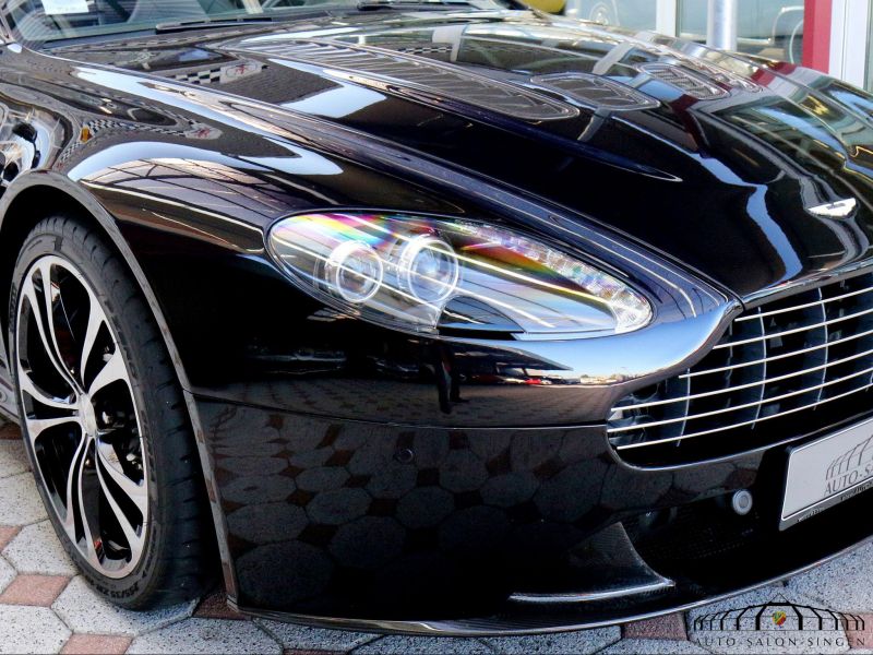 Aston Martin V12 Vantage Roadster  