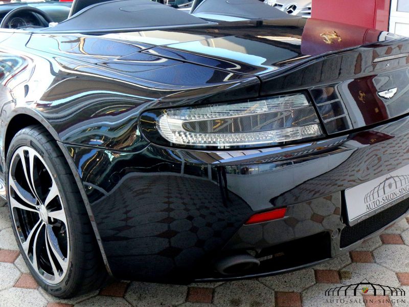 Aston Martin V12 Vantage Roadster  