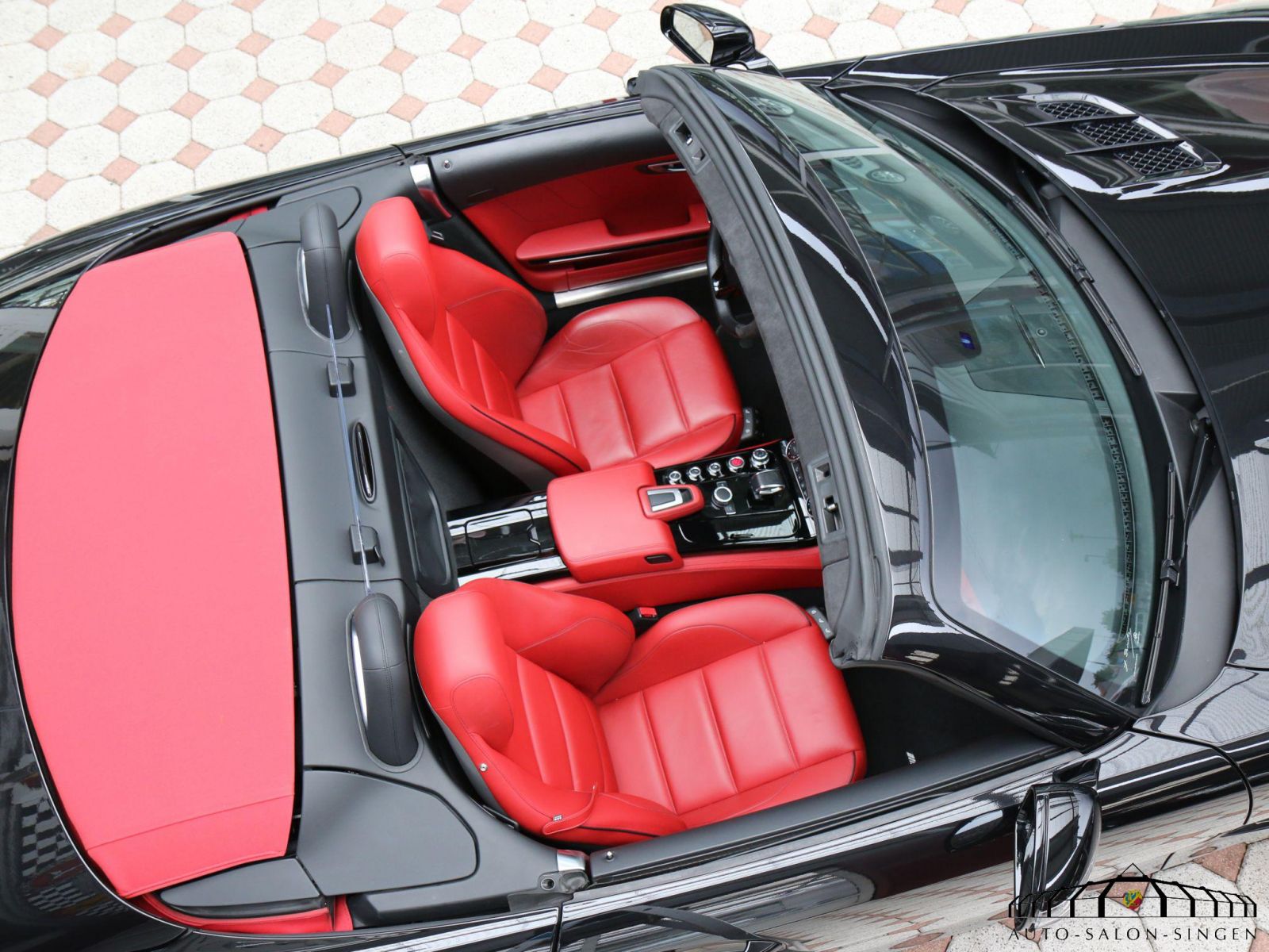 REDOVO Auto Gurtpolster für Mercedes Benz SLS GT3 Roadster GT  Sicherheitsgurt Schulterpolster Bequem Geschmeidig Innenausstattung Styling  Zubehör,Beige Style: : Auto & Motorrad