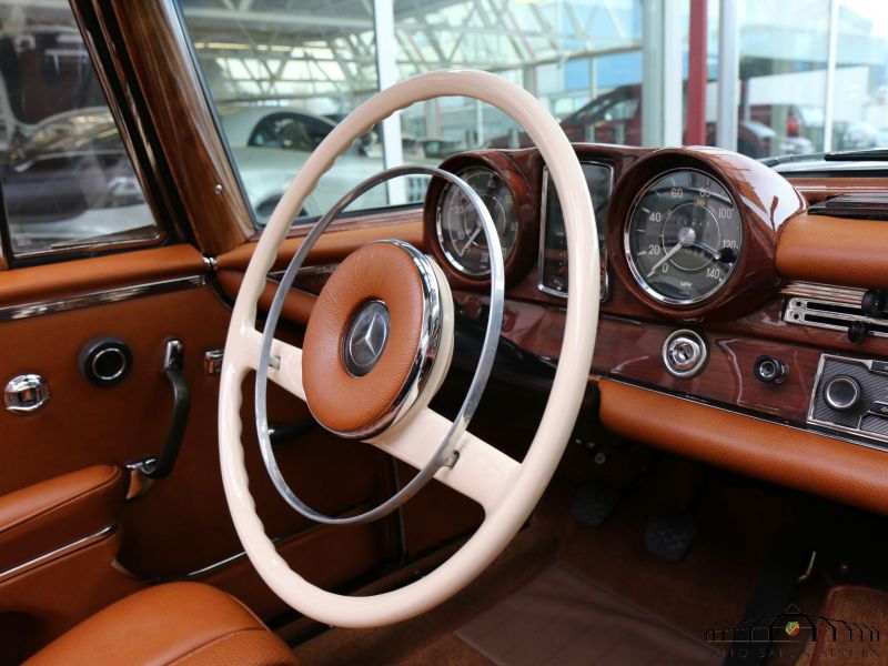 Mercedes-Benz 220 SE b Cabrio