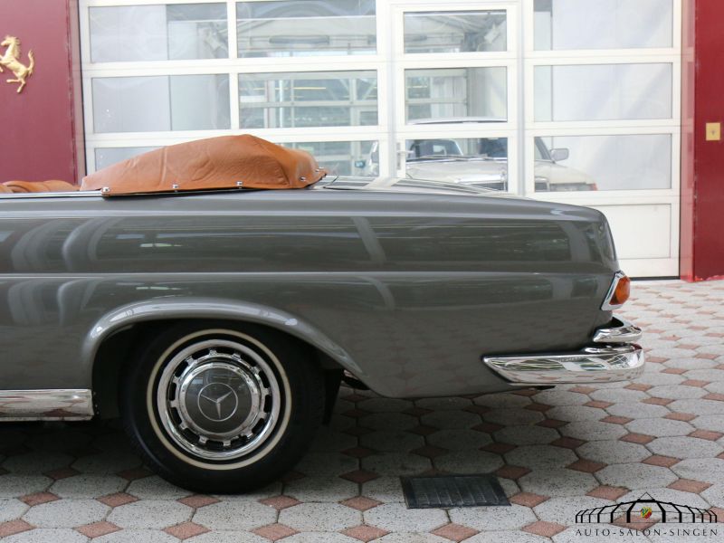 Mercedes-Benz 220 SE b Cabrio