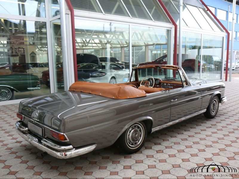 Mercedes-Benz 220 SE b Cabrio