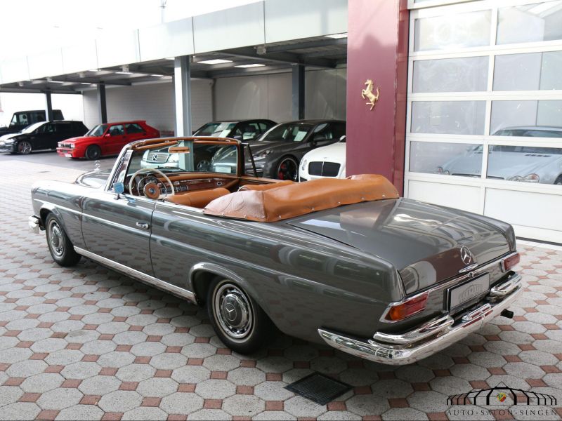 Mercedes-Benz 220 SE b Cabrio