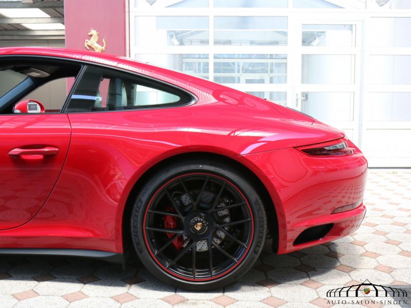 Porsche 991 Carrera 4 GTS