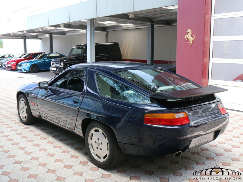 Porsche 928 S4