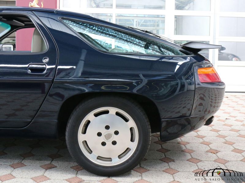 Porsche 928 S4