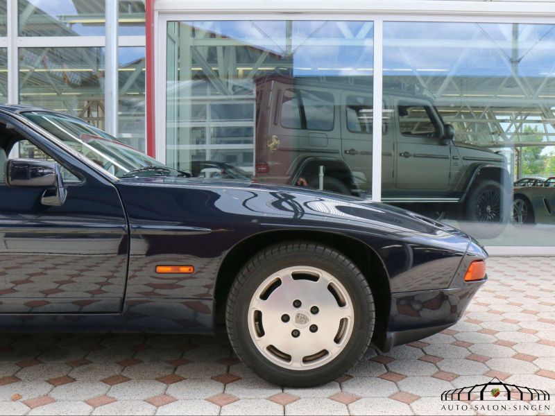 Porsche 928 S4