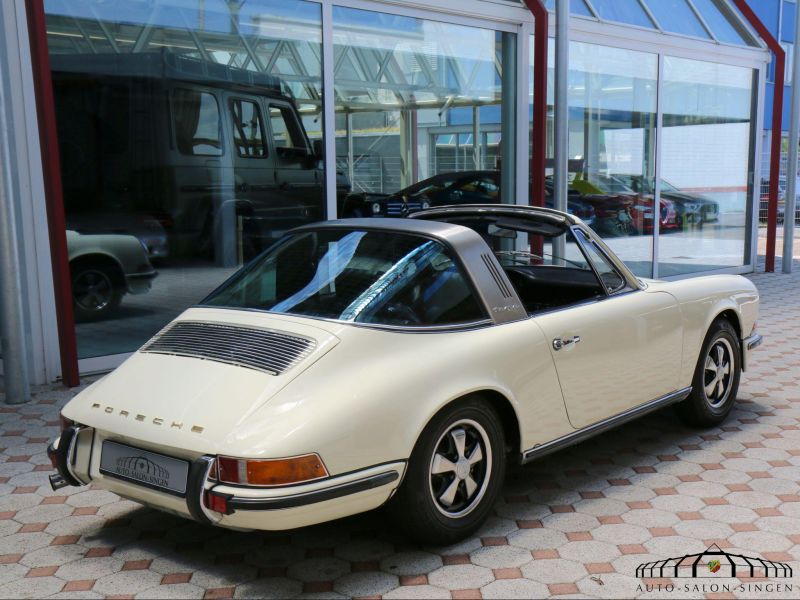 Porsche 911 E Targa 2.2