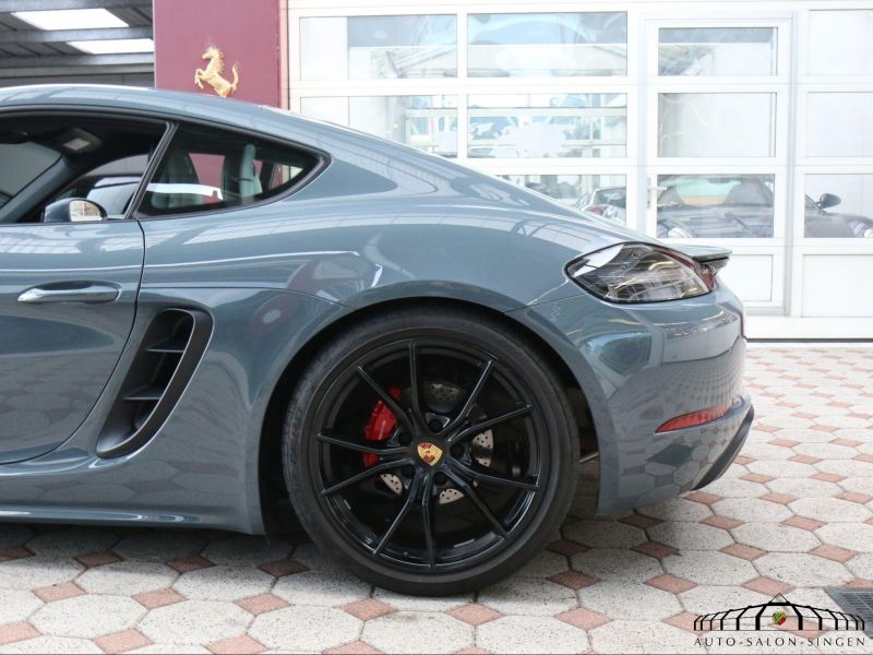 Porsche Cayman 718 S