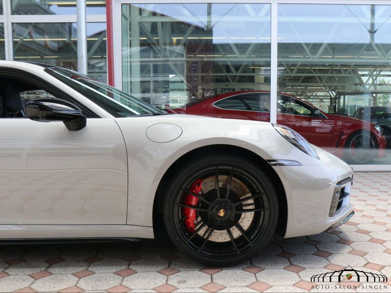 Porsche 992 Carrera GTS