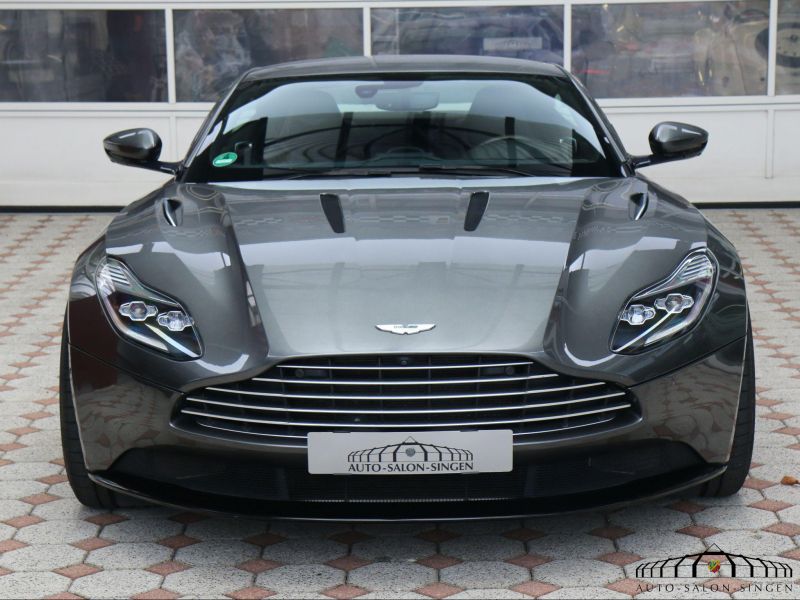 Aston Martin DB11 V12