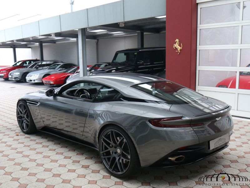 Aston Martin DB11 V12