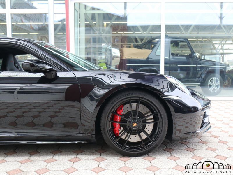 Porsche 992 Carrera  4 GTS